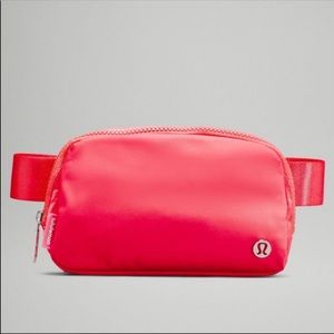 NWT lululemon everywhere belt bag: pale raspberry